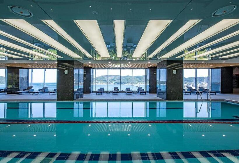 בית מלון כפרי Ramada Suites By Wyndham Geoje