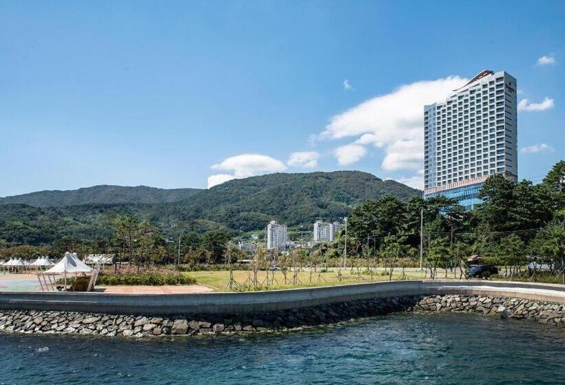 בית מלון כפרי Ramada Suites By Wyndham Geoje