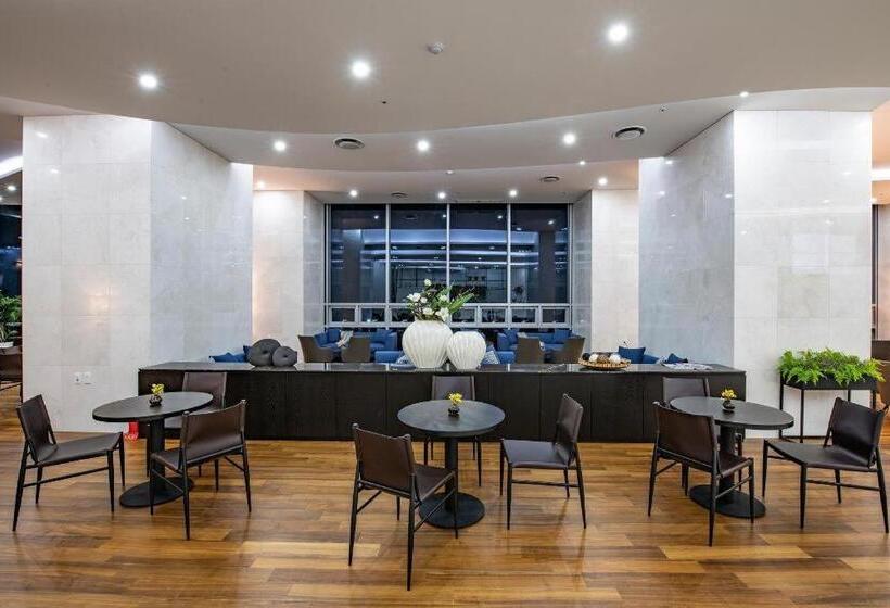 בית מלון כפרי Ramada Suites By Wyndham Geoje