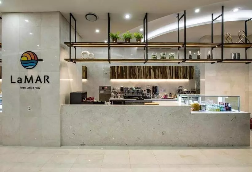 Hotelli Ramada Suites By Wyndham Geoje