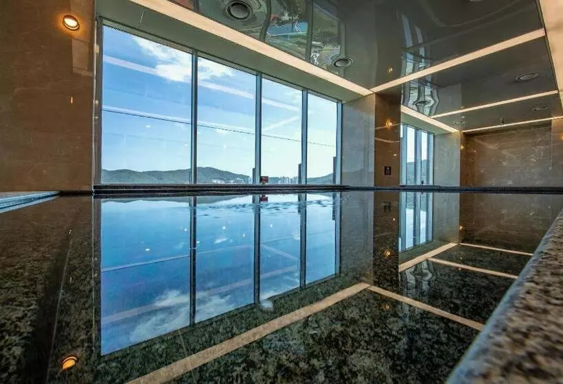 Hotelli Ramada Suites By Wyndham Geoje