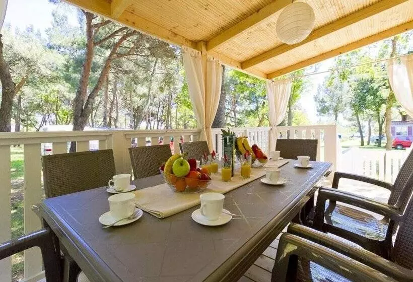 ホテル Quality Mobile Homes In Camping Kazela