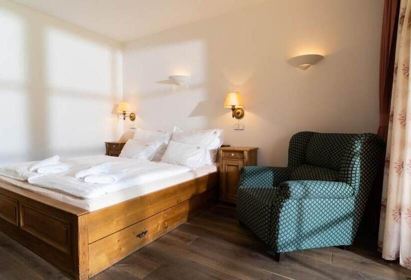 簡易ホテル Pension Slunečnice & Panorama Restaurace Farma