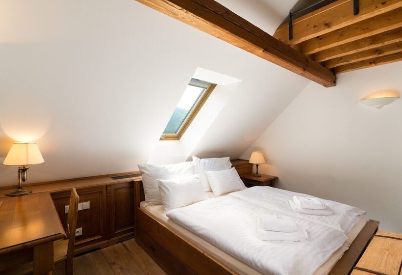 簡易ホテル Pension Slunečnice & Panorama Restaurace Farma