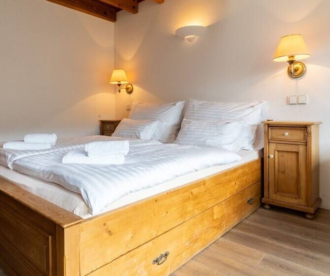 簡易ホテル Pension Slunečnice & Panorama Restaurace Farma