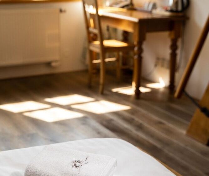 簡易ホテル Pension Slunečnice & Panorama Restaurace Farma