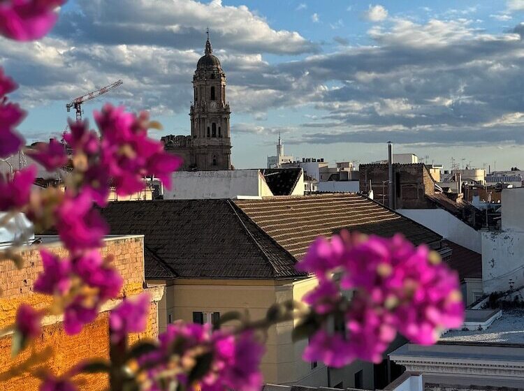 هتل Well And Come Malaga