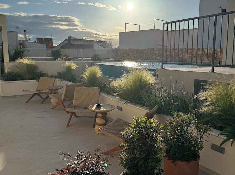 هتل Well And Come Malaga