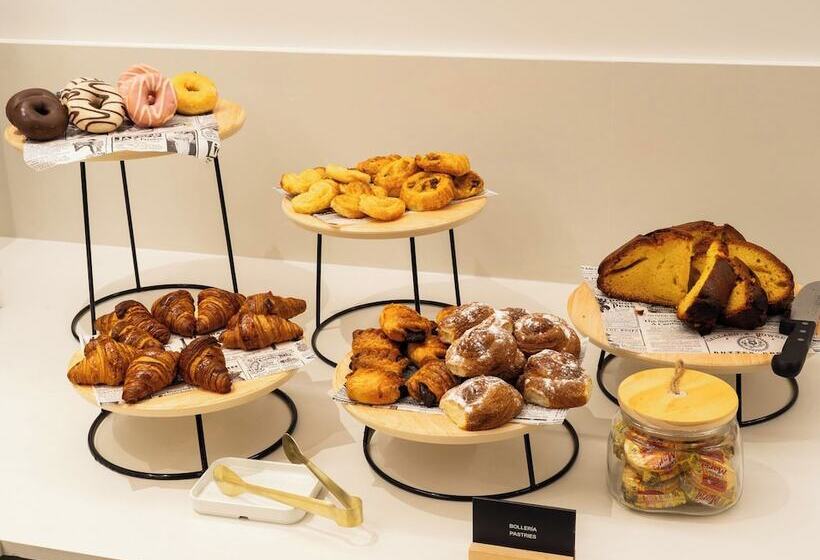 هتل Well And Come Malaga