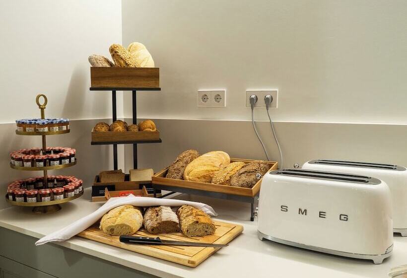 هتل Well And Come Malaga