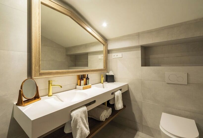 هتل Well And Come Malaga