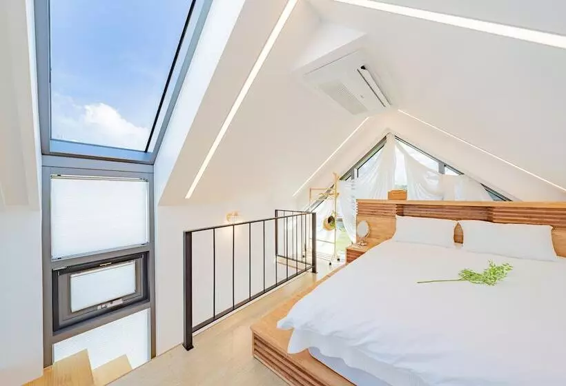 Jeju Geunalohu Pension