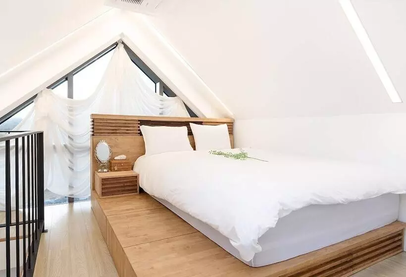 Jeju Geunalohu Pension