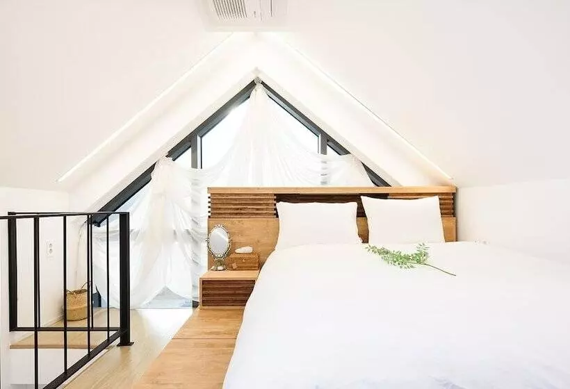 Jeju Geunalohu Pension