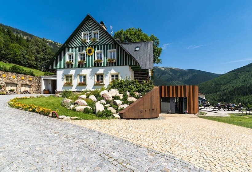 簡易ホテル Pension Slunečnice & Panorama Restaurace Farma