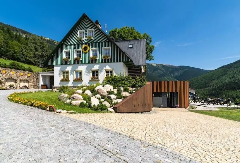 مسافرخانه Pension Slunečnice & Panorama Restaurace Farma