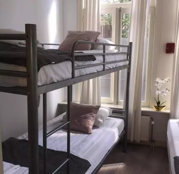 Aamiaismajoitus (B&B) Amsroom  Females Only