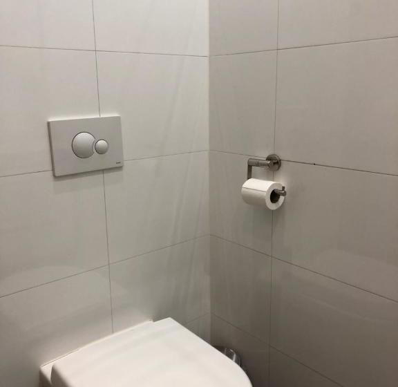 ベッドアンドブレックファースト Amsroom Females Only