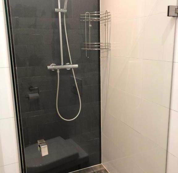 ベッドアンドブレックファースト Amsroom Females Only