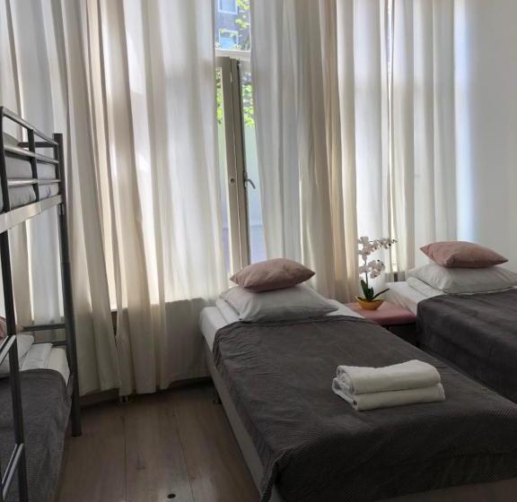 ベッドアンドブレックファースト Amsroom Females Only