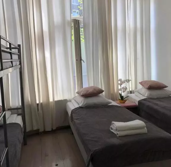 Aamiaismajoitus (B&B) Amsroom  Females Only