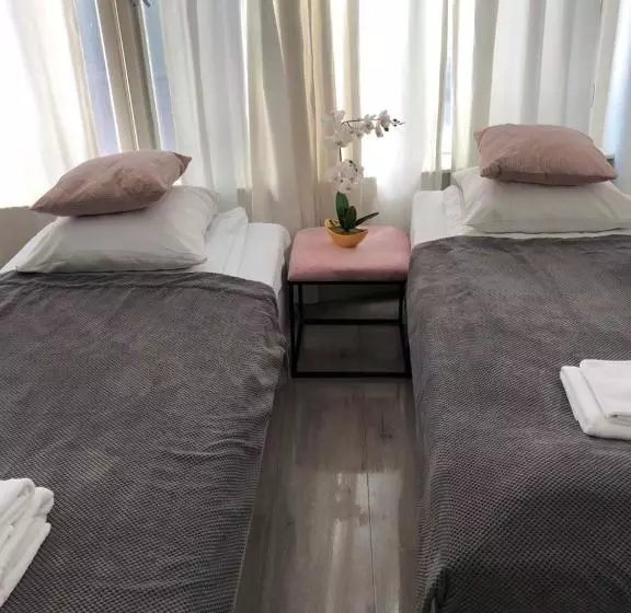 Aamiaismajoitus (B&B) Amsroom  Females Only