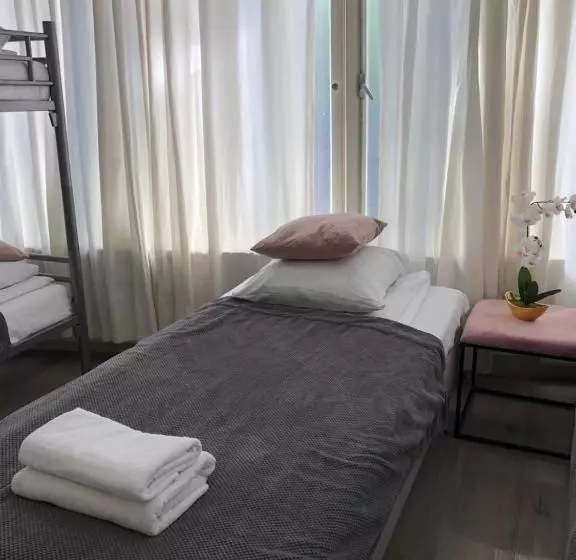 Aamiaismajoitus (B&B) Amsroom  Females Only