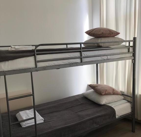 ベッドアンドブレックファースト Amsroom Females Only