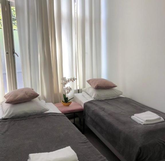 ベッドアンドブレックファースト Amsroom Females Only