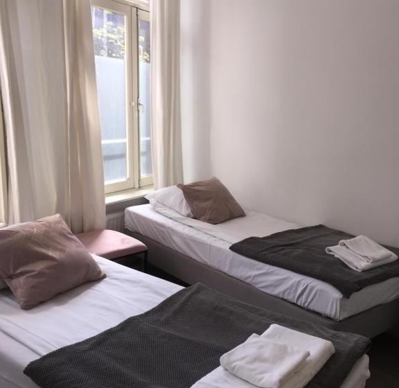 ベッドアンドブレックファースト Amsroom Females Only