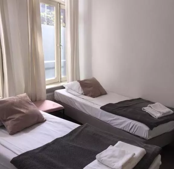 Aamiaismajoitus (B&B) Amsroom  Females Only