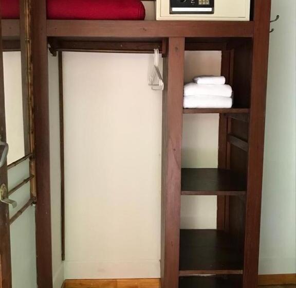 فندق Mal Pais Surf Camp