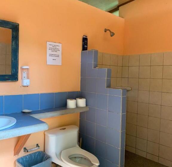 فندق Mal Pais Surf Camp