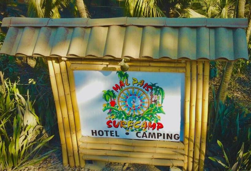 فندق Mal Pais Surf Camp