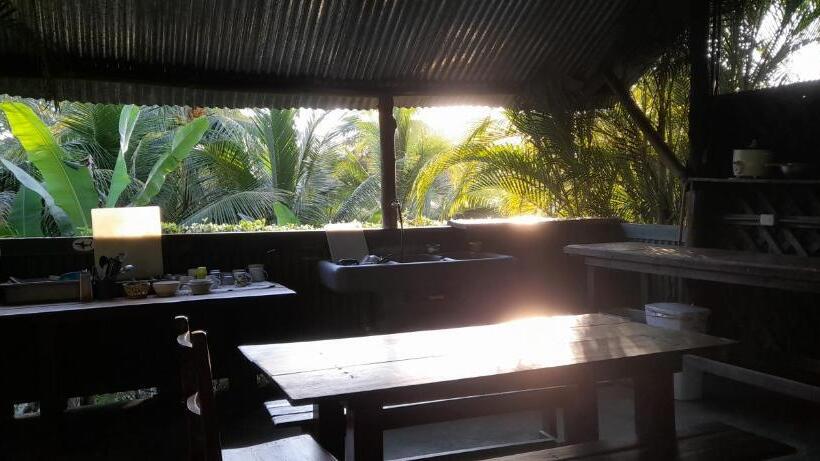 فندق Mal Pais Surf Camp