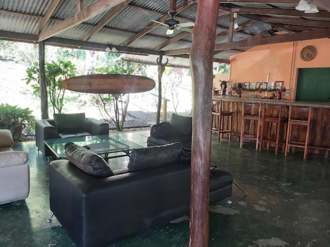 فندق Mal Pais Surf Camp