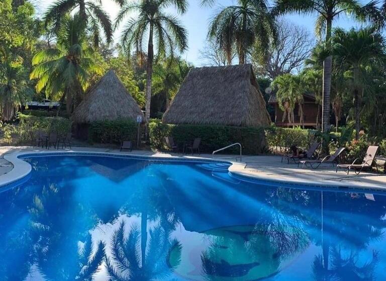 فندق Mal Pais Surf Camp