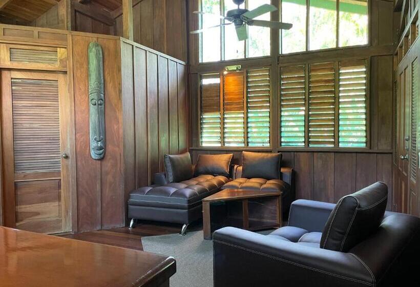 فندق Mal Pais Surf Camp