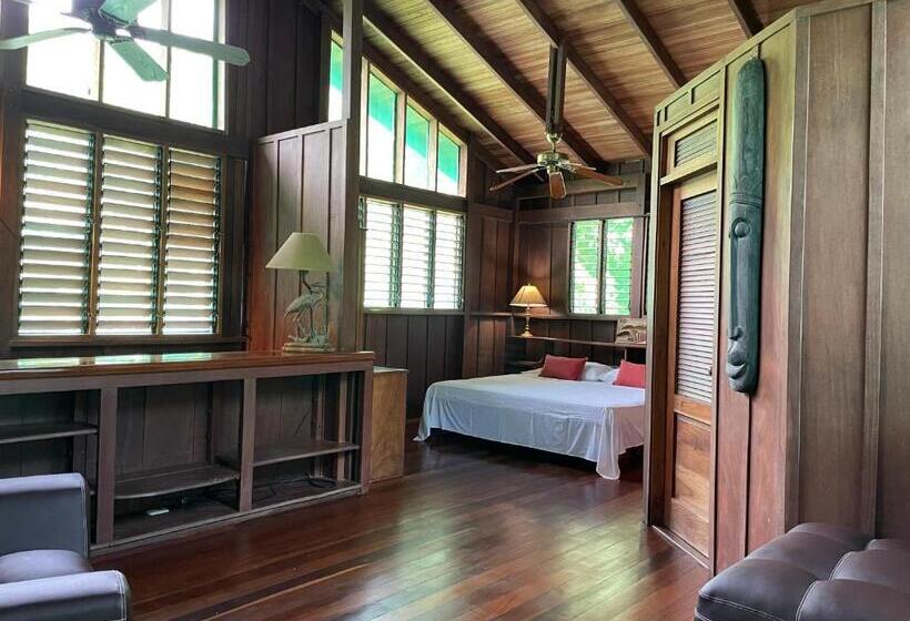 فندق Mal Pais Surf Camp