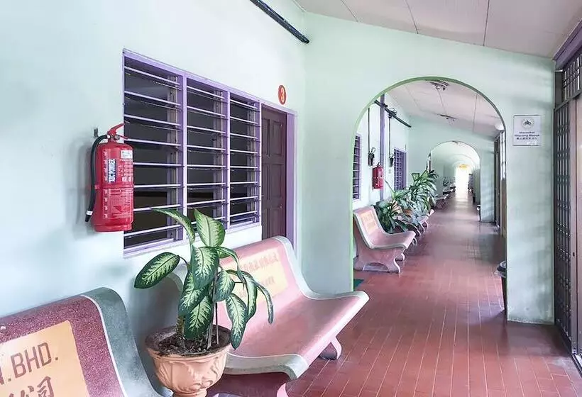 هتل O Lumut Villa Inn