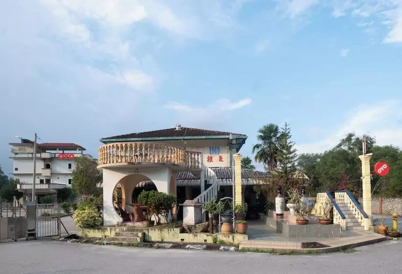 هتل O Lumut Villa Inn