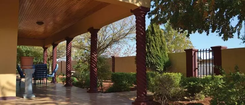 تختخواب و صبحانه Esme S Guest House