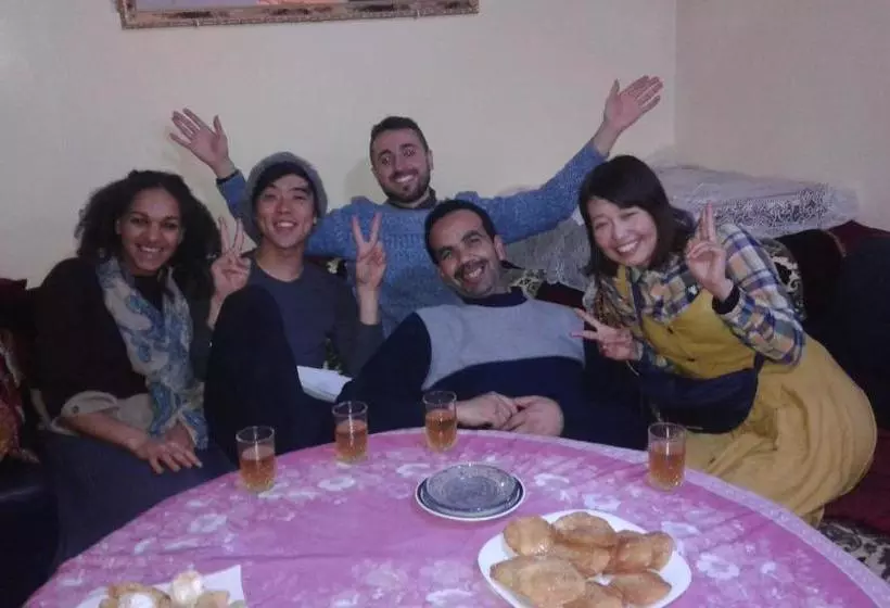 تختخواب و صبحانه Saqi Appartement