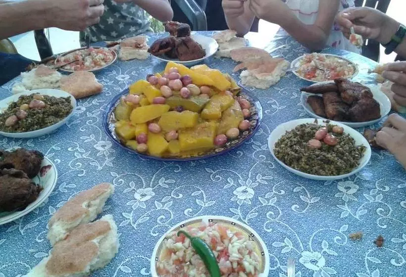 تختخواب و صبحانه Saqi Appartement