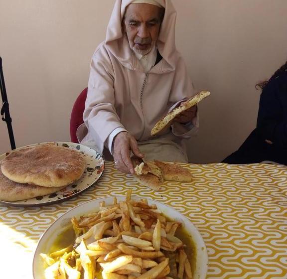 تختخواب و صبحانه Saqi Appartement