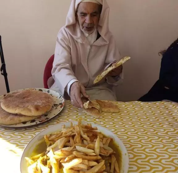 تختخواب و صبحانه Saqi Appartement