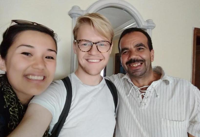 تختخواب و صبحانه Saqi Appartement