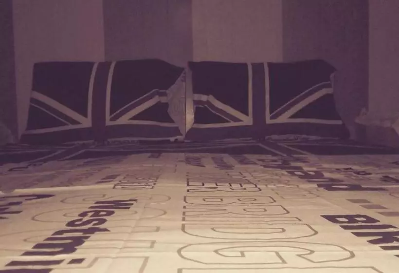 تختخواب و صبحانه Saqi Appartement