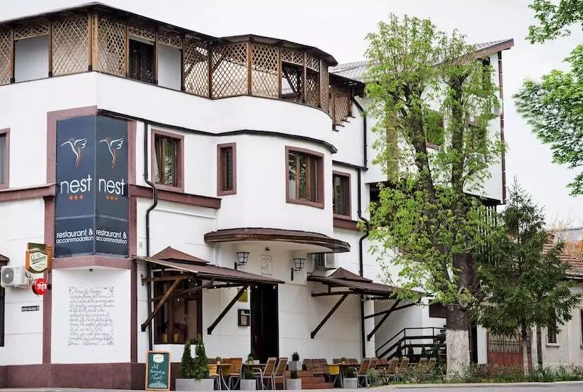 Hotelli Nest