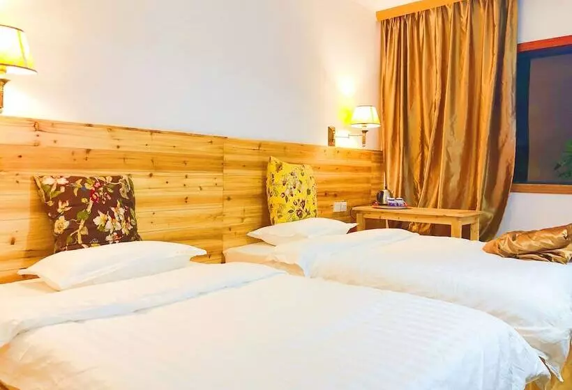 هاستل Lakeside Inn